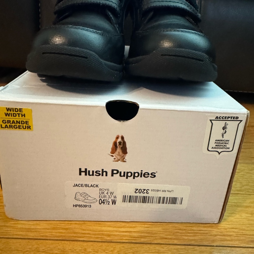 Hush Puppies Boys Jace Hook & Loop Shoes, Like New, worn twice. - Picture 2 of 8